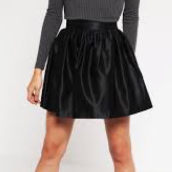 Adorable Michael Kors Size 4 Black mini skirt - Picture 1 of 6